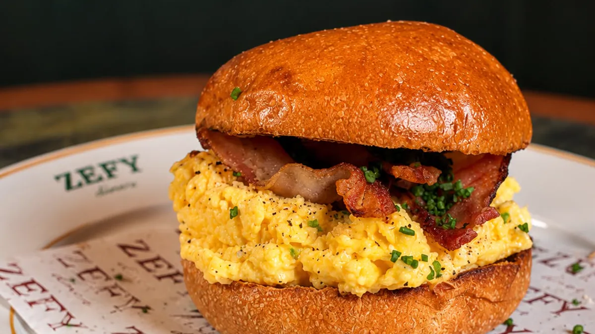 Good Morning Bagel com ovo, queijo e bacon